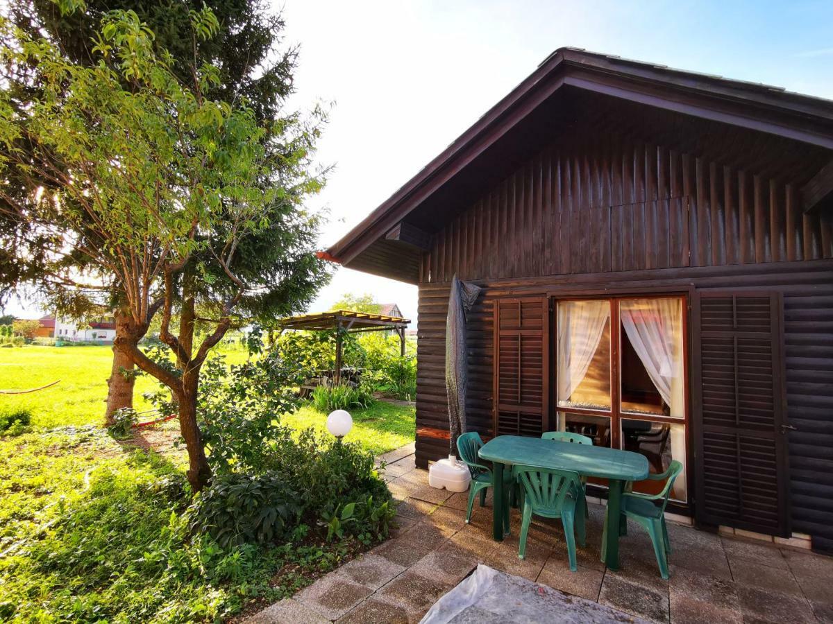 Merikotka - A Cozy Wooden Cottage, Slovenia Braslovce Bagian luar foto